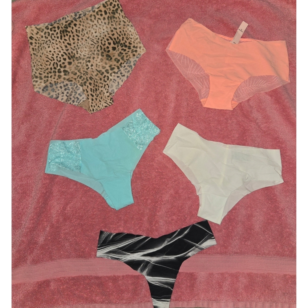 Lot of 5 Victoria Secret Seamless Panties IPSY Bag Included